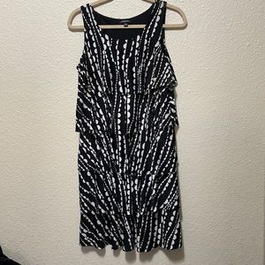 Notation Petite Women’s Black And White Layered Ruffled Dress. Size PM.